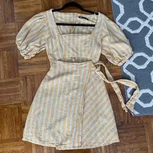 Never worn yellow stripped Zara puff sleeve dress